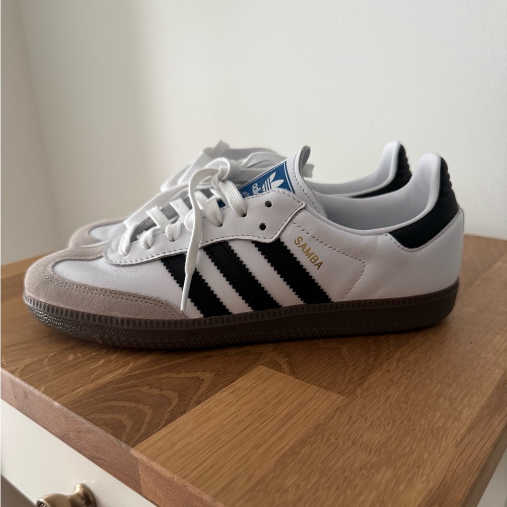 Size 9 women’s- worn once. In perfect condition. Size just didn’t work for me.